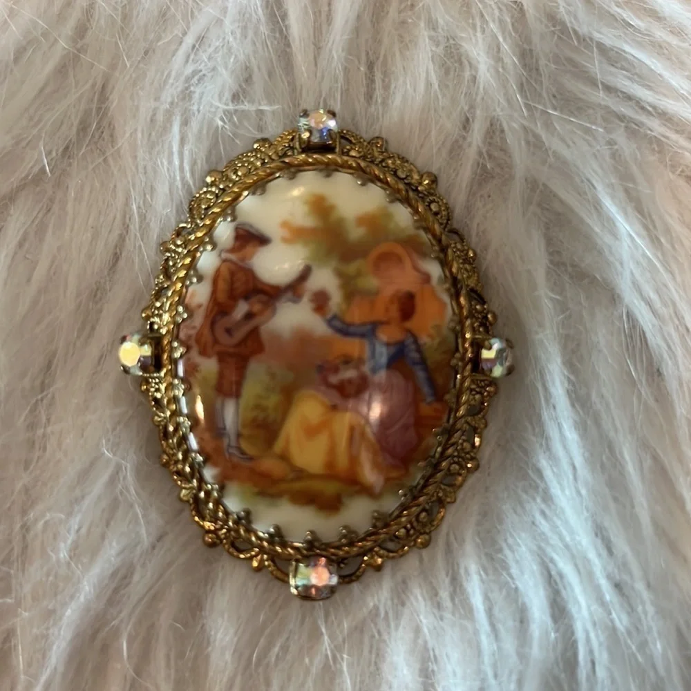 VINTAGE cameo brooch pin gold tone rhinestone painted porcelain Victorian couple